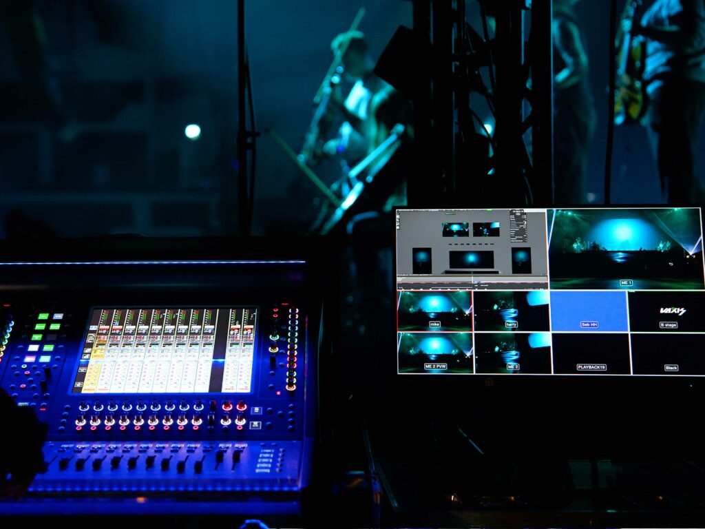 Becky Hill y sus ingenieros de sonido confían en DiGiCo para sus giras internacionales